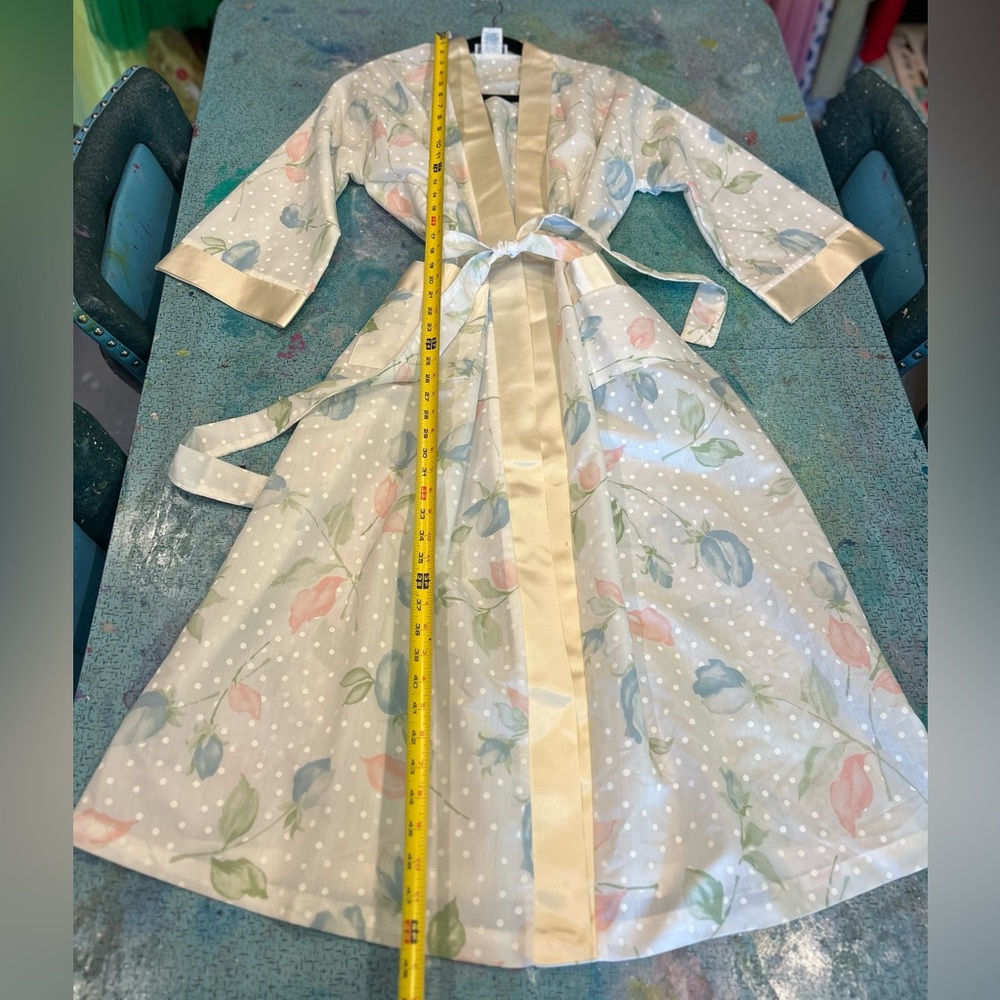 Vintage Pastel Floral and Polka Dot Robe - Picture 9 of 13